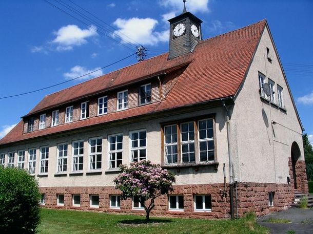 Alte Schule im Sommer 2008