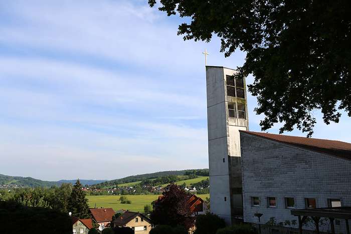 Martin-Luther-Kirche Aufenau (mit Blick auf Neudorf)