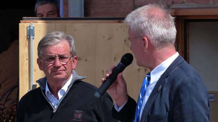 Bürgermeister Andreas Weiher und Projektleiter Frank Schneider bei der Einweihungsfeier für das Heimatmuseum Neudorf