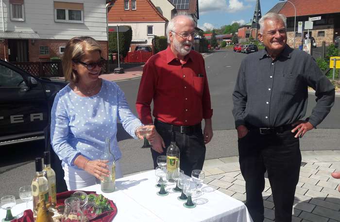 Die Weinfreunde Neudorf eV schenken das Neudorfer Ratzewäldche 2018 aus