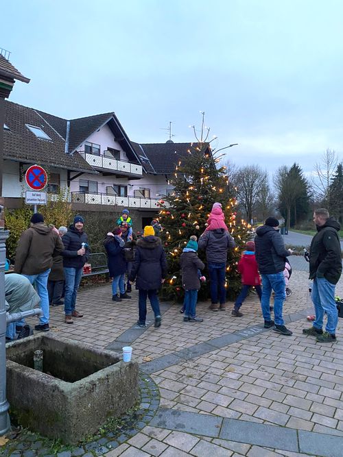 Weihnachtsbaumschmücken 2024 Weihnachtsbaumschmücken 2024
