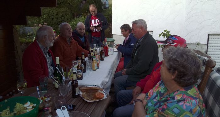 Friedhofsneugestaltung: Grillfest der Helfer