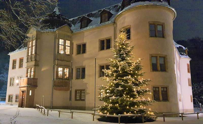 Winterliches Schloss und Rathaus Wächtersbach