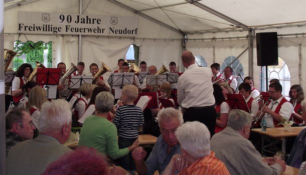 90 Jahre FFW  -  Festzelt am Sonntag