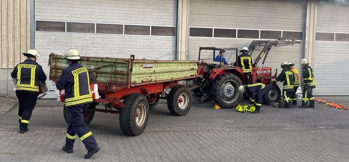 Feuerwehrübung am 26.08.2022: Der verunfallte Traktor