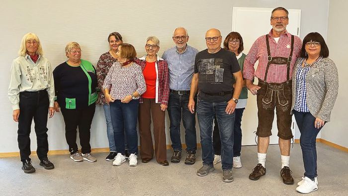 Das Team des Bürger-Café 60 plus mit Frau Schmidt-Habermann (ganz rechts) Das Team des Bürger-Café 60 plus mit Frau Schmidt-Habermann (ganz rechts)