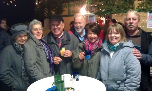 Weinfreunde am Weihnachtsmarkt 2011 in Hesseldorf