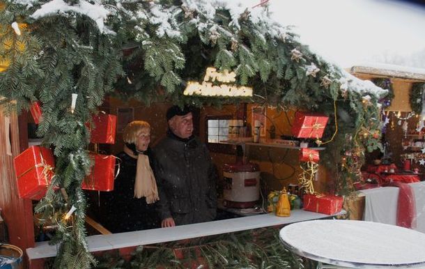 Stand der Weinfreunde am Weihnachtsmarkt 2012 in Hesseldorf