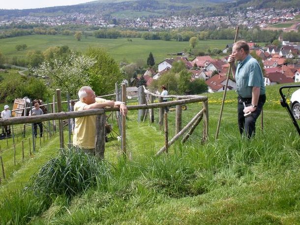 Udo Menken und Gerhard Seitz beim Einsatzgespräch zu Beginn der Arbeiten am 3.5.2008