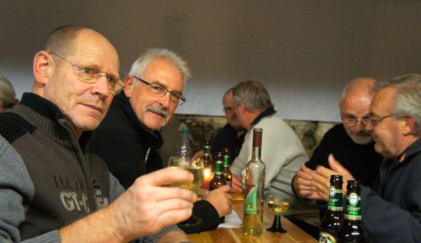 Gerhard Seitz (1. v.l.) beim Weinfest 2012