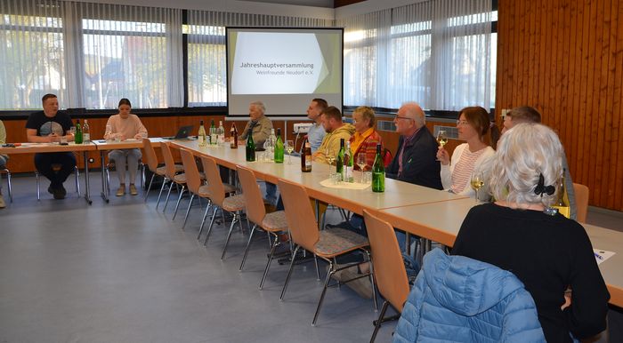 Mitglieder der Weinfreunde bei der JHV 2025