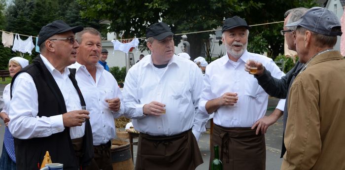 Weinfreunde am Dalles bei der Neudorfer 650-Jahr-Feier am 06.09.2015